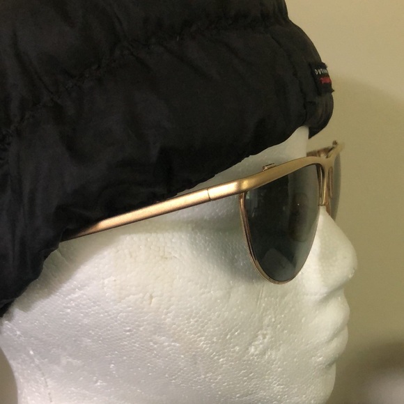 Vintage Ray-Ban Olympian Matte Gold Frame sunglasses with case - Picture 5 of 16